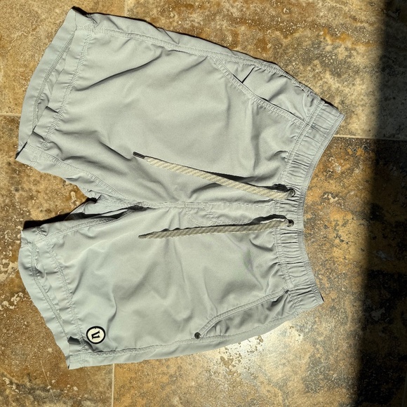 Vuori Kore Shorts XS light gray euc - Picture 1 of 2